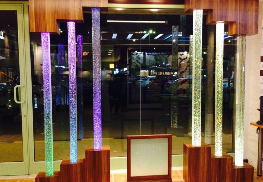 colored vs plain pillars